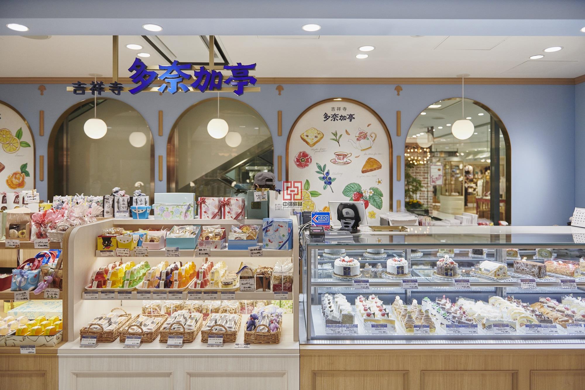 日本面包品牌展柜-中強展柜定制